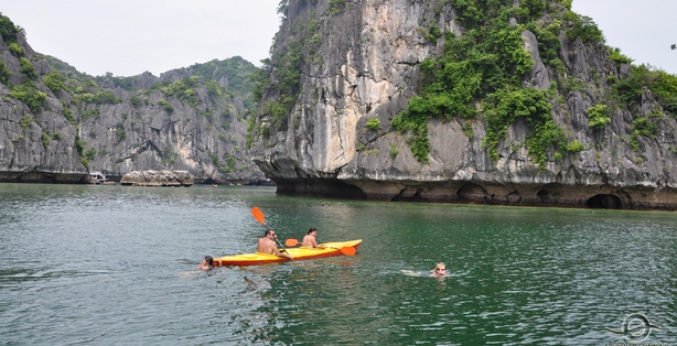 Halong bay cruises activities with Vietnam tour company