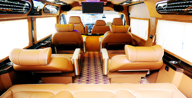 Halong bay tour with luxury van 1
