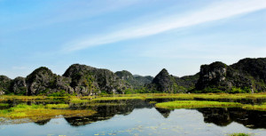 Quang Binh car rental to Lai Chau is the thing you looking for? How far is Lai Chau, Vietnam from Quang Binh, Vietnam? How much is Quang Binh car rental to Lai Chau? How many miles and how many kilometerse is it betwen Quang Binh and Lai Chau?