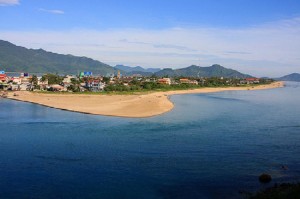 Thua Thien- Hue car rental to Binh Dinh is the thing you looking for? How far is Binh Dinh Vietnam from Thua Thien- Hue, Vietnam? How much is Thua Thien- Hue car rental to Binh Dinh? How many miles and how many kilometerse is it betwen Thua Thien- Hue and Binh Dinh?