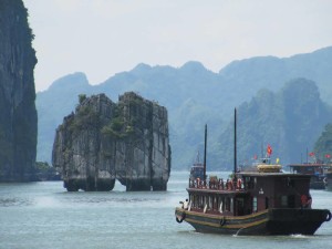 Thua Thien- Hue car rental to Hau Giang is the thing you looking for? How far is Hau Giang Vietnam from Thua Thien- Hue, Vietnam? How much is Thua Thien- Hue car rental to Hau Giang? How many miles and how many kilometerse is it betwen Thua Thien- Hue and Hau Giang?