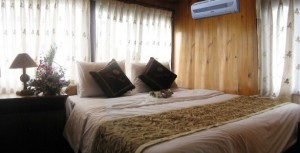 Tuyen Quang car rental to Hai Phong is the thing you looking for? How far is Hai Phong Vietnam from Tuyen Quang, Vietnam? How much is Tuyen Quang car rental to Hai Phong? How many miles and how many kilometerse is it betwen Tuyen Quang and Hai Phong?
