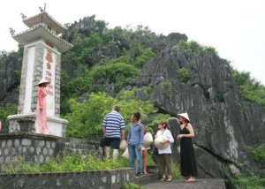 Tuyen Quang car rental to Soc Trang is the thing you looking for? How far is Soc Trang Vietnam from Tuyen Quang, Vietnam? How much is Tuyen Quang car rental to Soc Trang? How many miles and how many kilometerse is it betwen Tuyen Quang and Soc Trang?