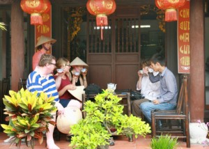 Tuyen Quang car rental to Son La is the thing you looking for? How far is Son La Vietnam from Tuyen Quang, Vietnam? How much is Tuyen Quang car rental to Son La? How many miles and how many kilometerse is it betwen Tuyen Quang and Son La?