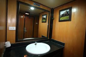 Vinh Long car rental to Nghe An is the thing you looking for? How far is Nghe An Vietnam from Vinh Long, Vietnam? How much is Vinh Long car rental to Nghe An? How many miles and how many kilometerse is it betwen Vinh Long and Nghe An?