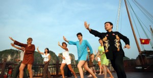 Yen Bai car rental to Tra Vinh is the thing you looking for? How far is Tra Vinh Vietnam from Yen Bai, Vietnam? How much is Yen Bai car rental to Tra Vinh? How many miles and how many kilometerse is it betwen Yen Bai and Tra Vinh?