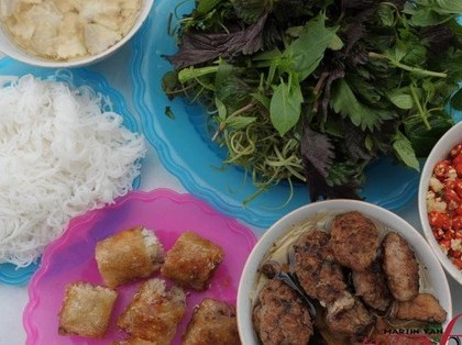 Bun cha is one of the best Hanoi famous dishes to try