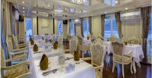 Halong Signature Cruise restaurant with luxury seats for 30 persons 