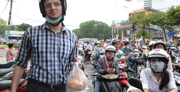 Vietnamese sandwich earns 25 millions per day 10