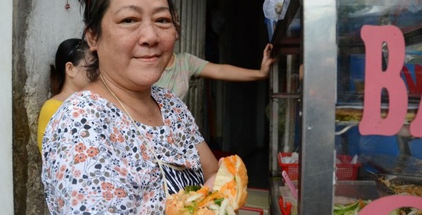 Vietnamese sandwich earns 25 millions per day 14