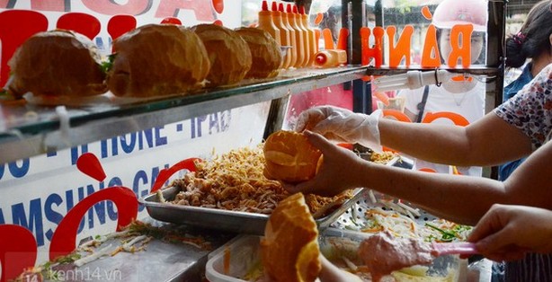Vietnamese sandwich earns 25 millions per day 7