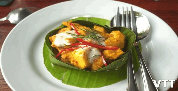 Fish Amok is one of the Cambodia most famous dish that can add into any travel meals.