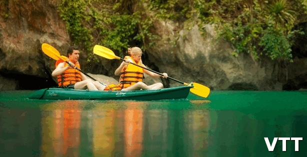 Kayaking in Halong Bay with a Halong Bay Cruise activities