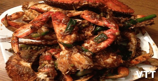 Kdam chaa fried crab is a top of Street food in Cambodia