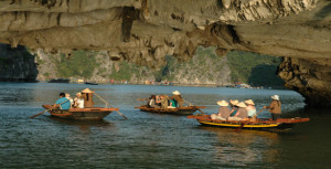 Saigon Car Rental to Da Nang is the thing you looking for? How far is Saigon Vietnam from Da Nang, Vietnam? How much is Saigon car rental to Da Nang? How many miles and how many kilometerse is it betwen Saigon and Da Nang?