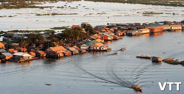 Tonle Sap lake is in Best places to visit in Cambodia list