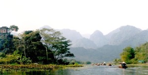 Bac Kan car rental to Quang Binh is the thing you looking for? How far is Bac Kan, Vietnam from Quang Binh, Vietnam? How many miles and how many kilometers is it between Quang Binh and Bac Kan?