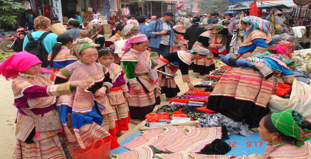 Bac Ha market from Sapa with 3days 2 nights at homestay