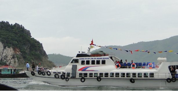 Speed boat Dinh Vu to Cai Vieng